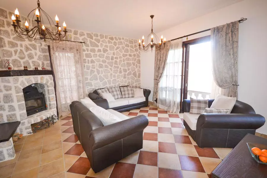 Spacious villa for sale 1 of 1 16