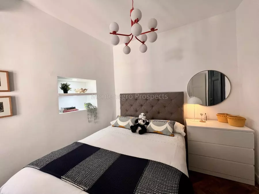 Modern two bedroom apartment at the museum square old town of kotor 13625 17 1067x800