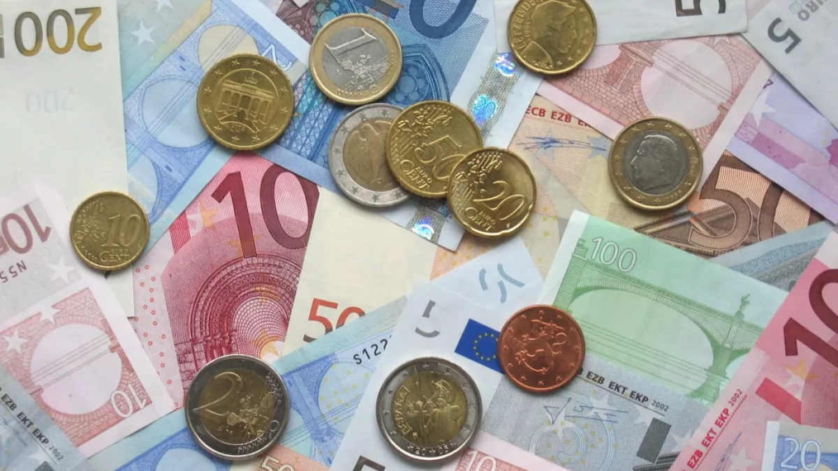 Какую комиссию берет Черногорский банк при поступлении денег на счет физического лица из других стран