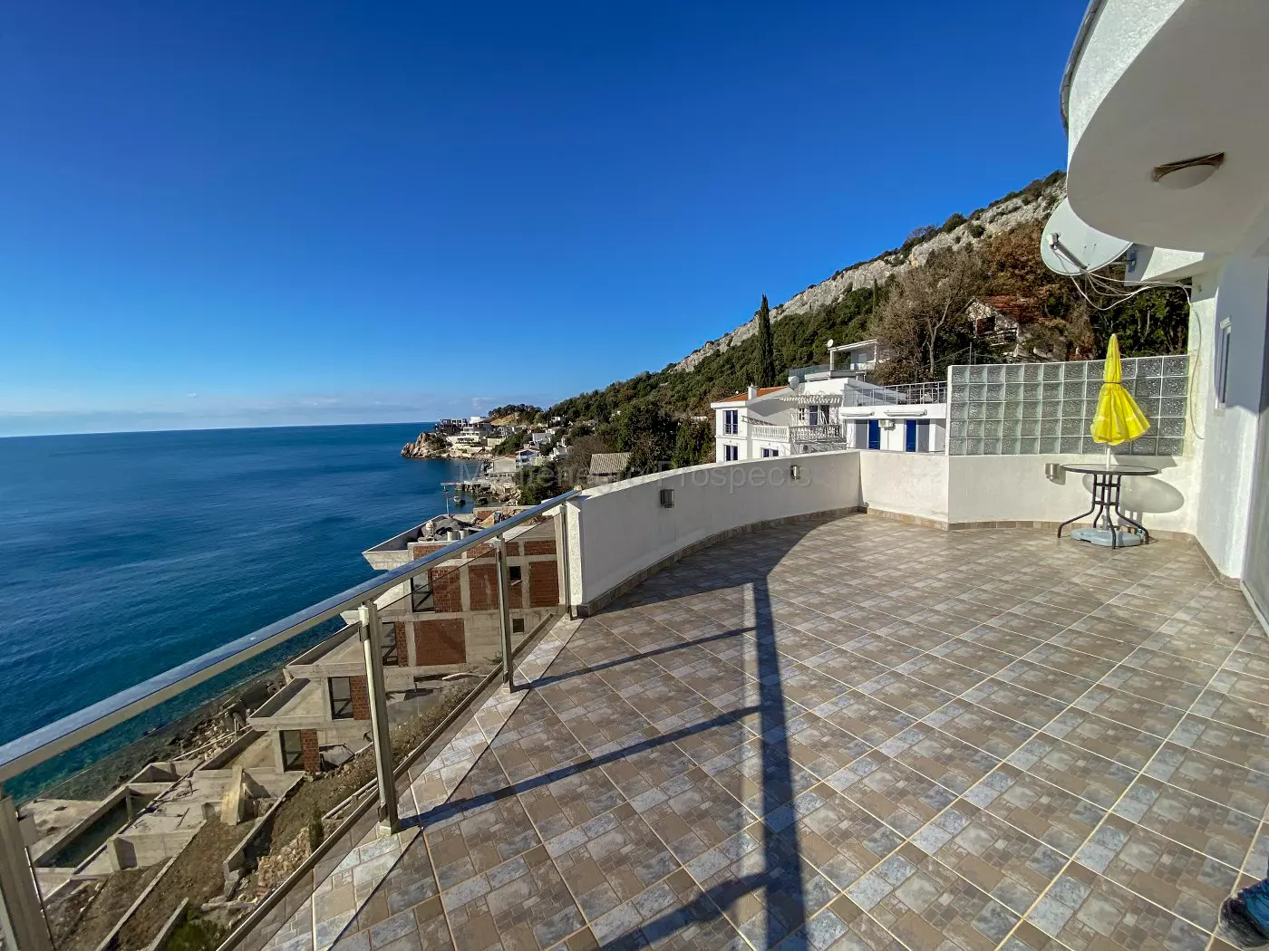 Villa na prodaju prva linija 10221 18