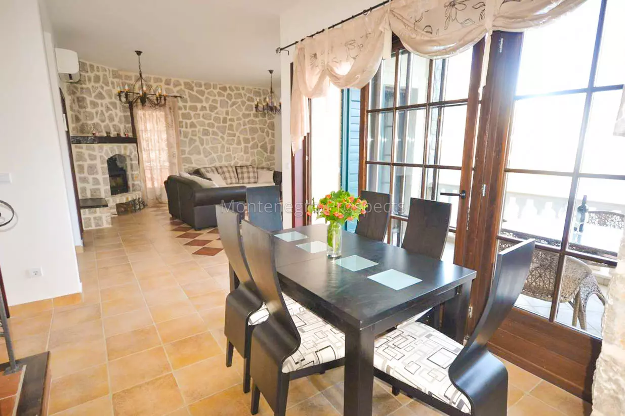 Spacious villa for sale 1 of 1 2