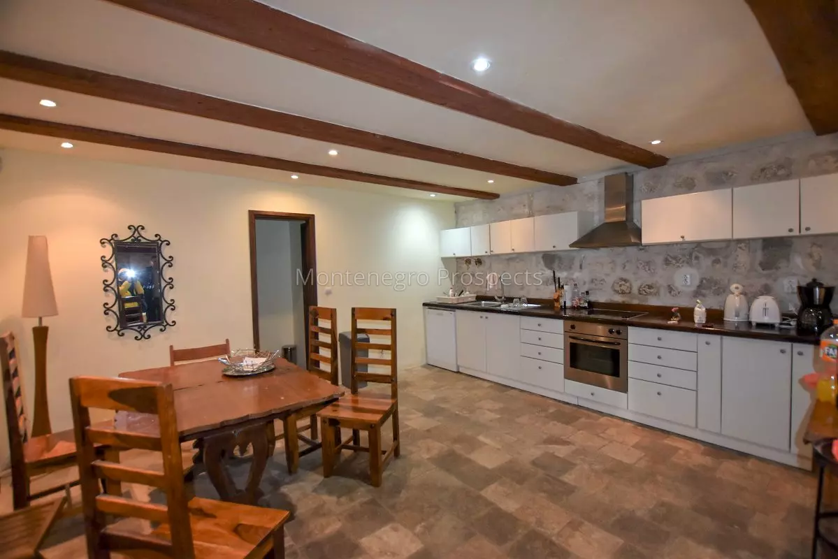 20200206 kamennaya villa s basseynom s shikarnym vidom na morin 12382 8 1199x800