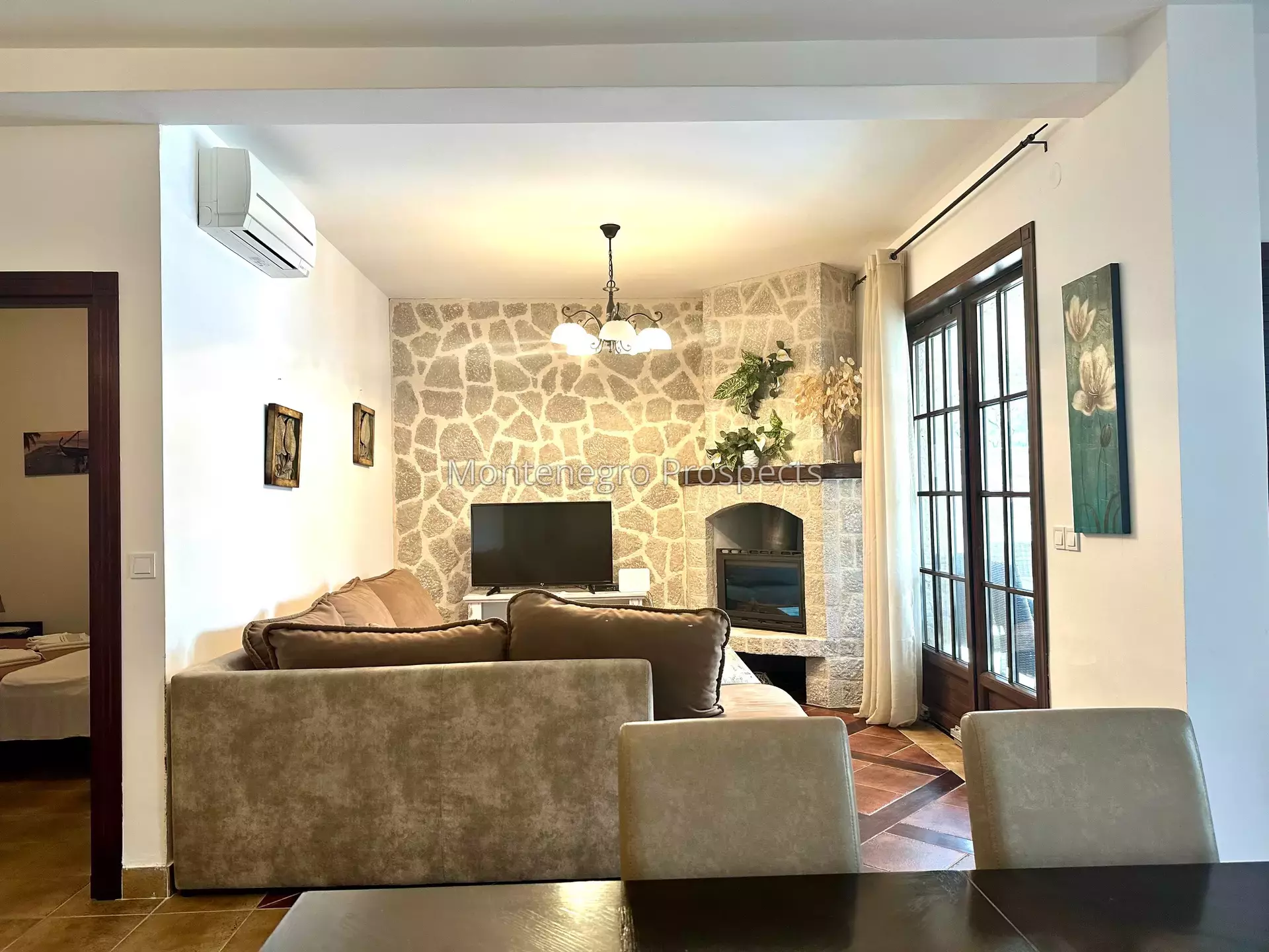 11329 kostanjica spacious apartment 14.jpg