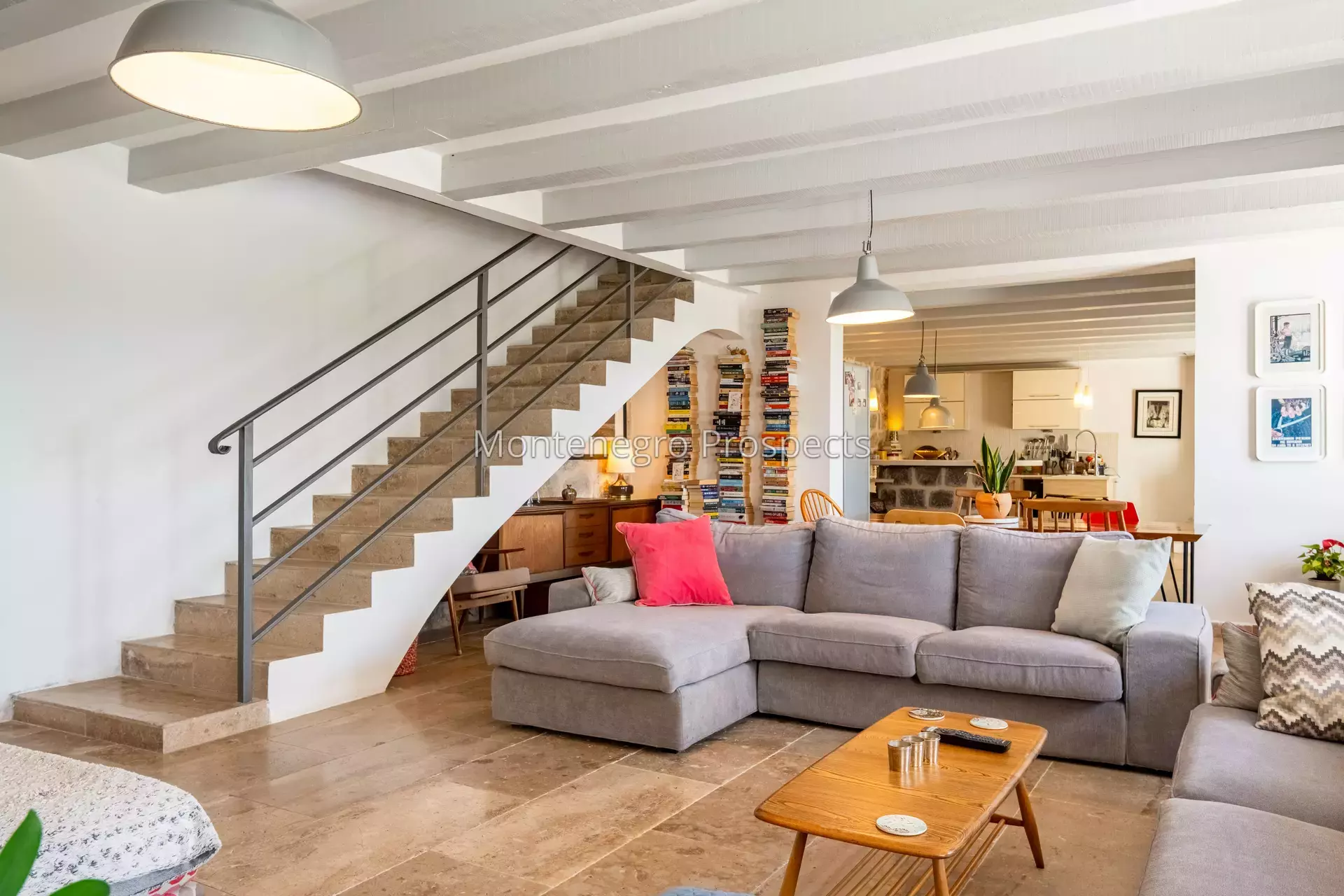 14168 lustica vila for sale 75.jpg