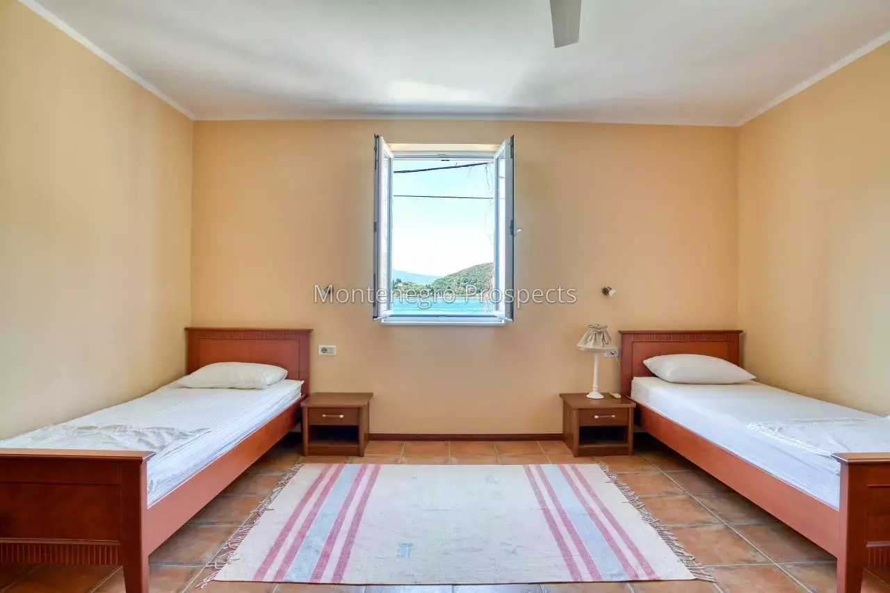 Stone villa on the first line to the sea in lepetani tivat 13822 12.jpg