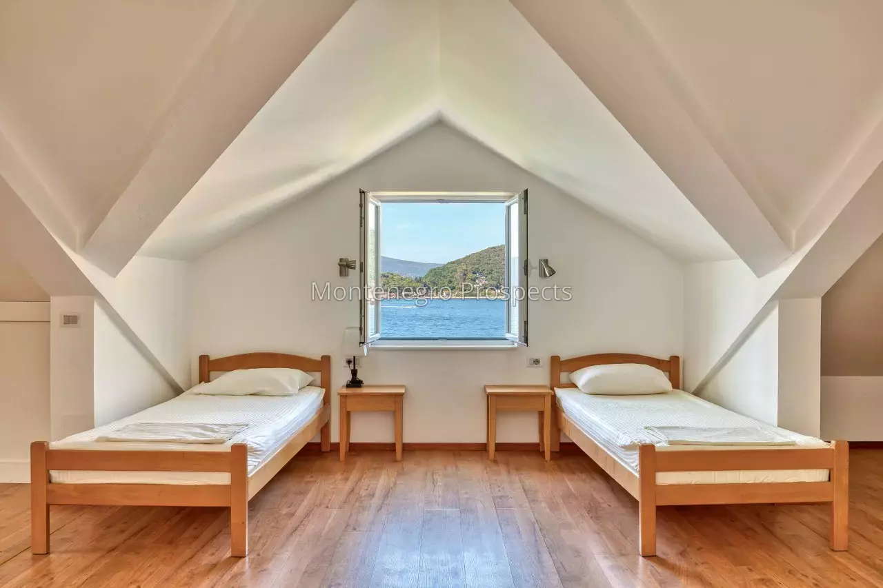 Stone villa on the first line to the sea in lepetani tivat 13822 2.jpg