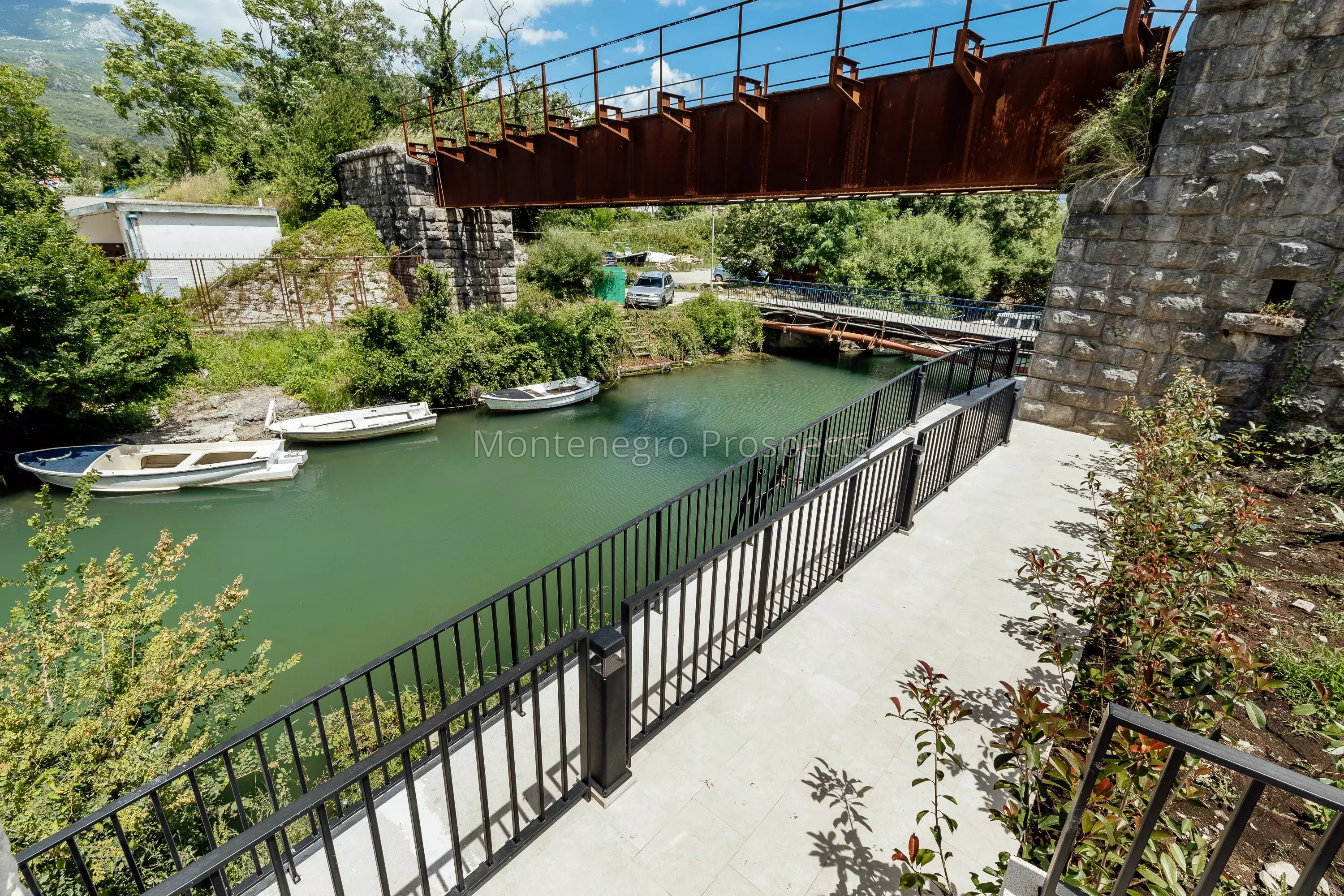 18028 riverside apartments 10