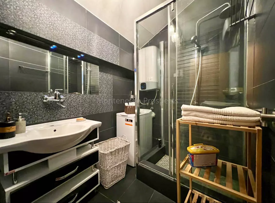 12749 budva old town 7