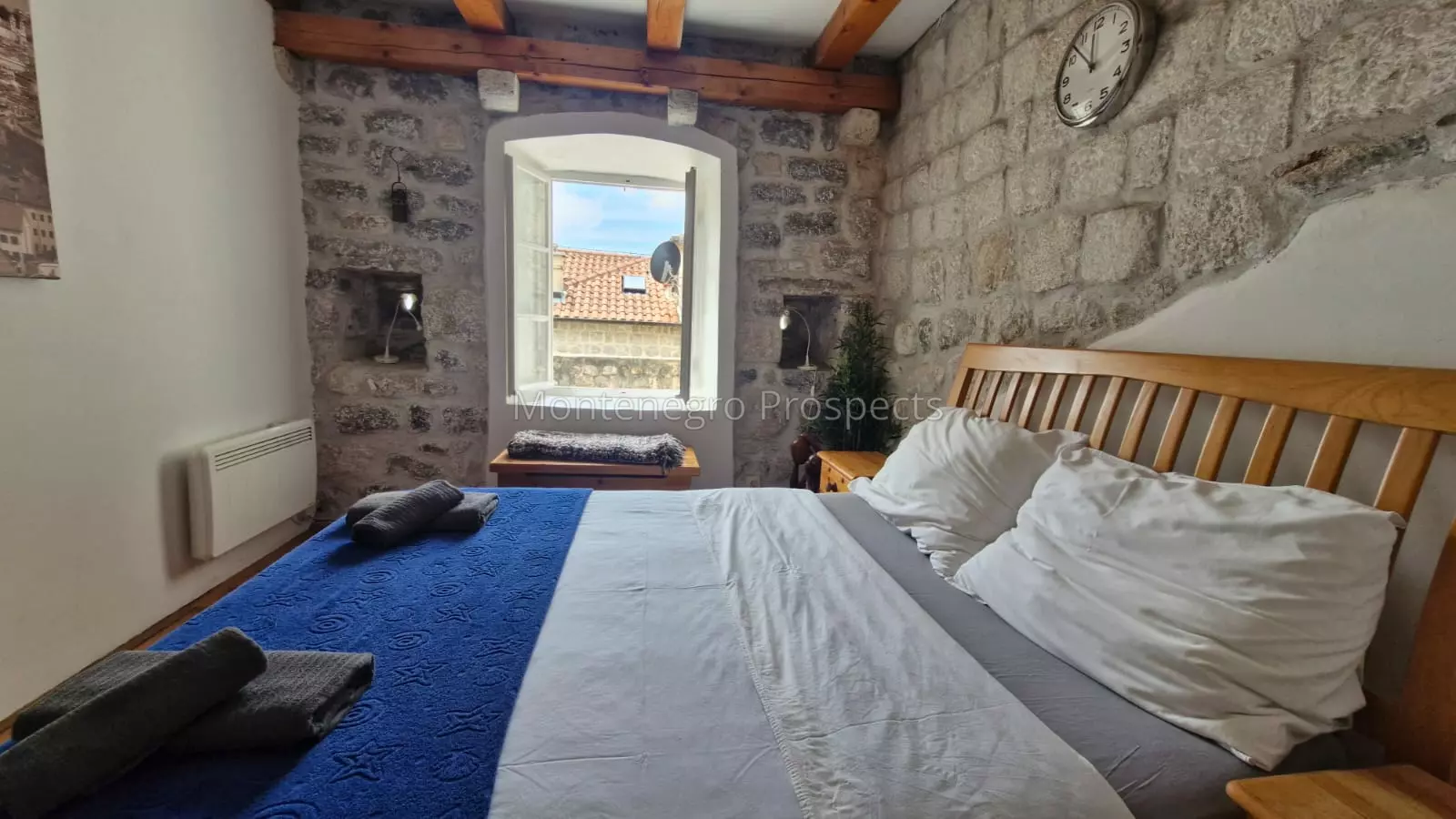 Two bedroom apartment for sale perast 16