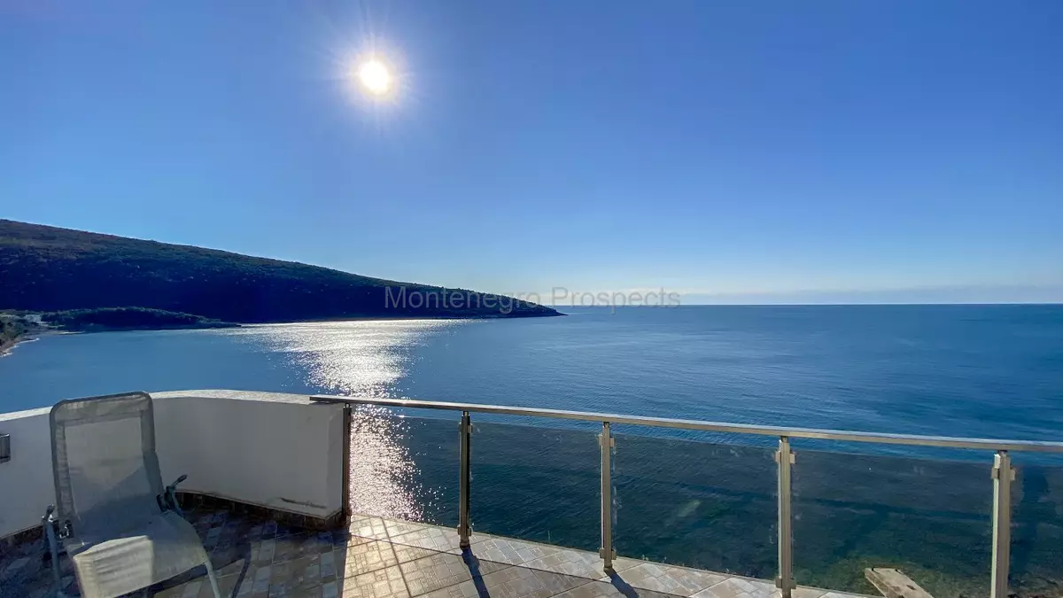 Villa na prodaju prva linija 10221 17