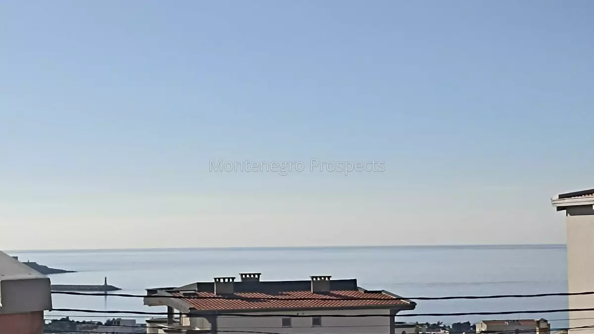E17004 1