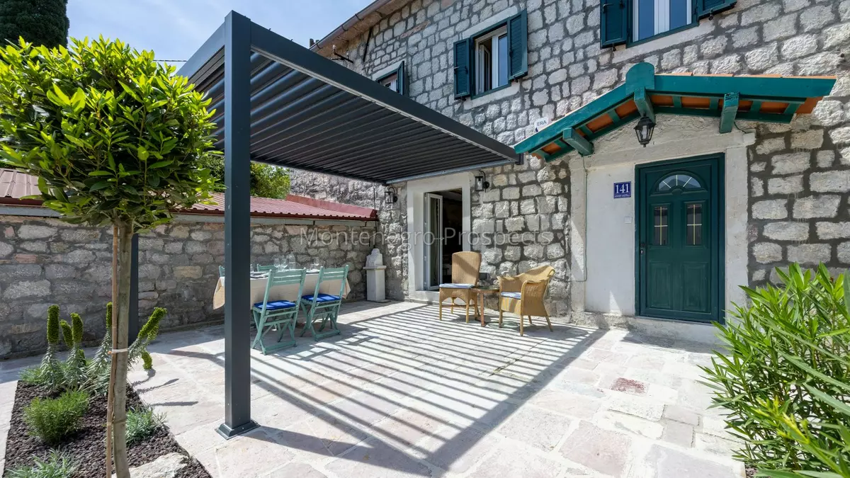14167 stone house in kamenari 13 1575x1050