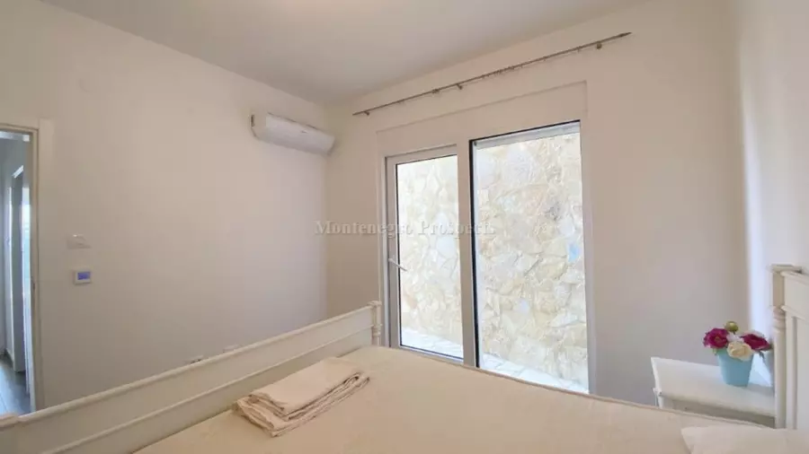 Kvartira na pervoy linii morya dve spalni dobra voda 10267 4