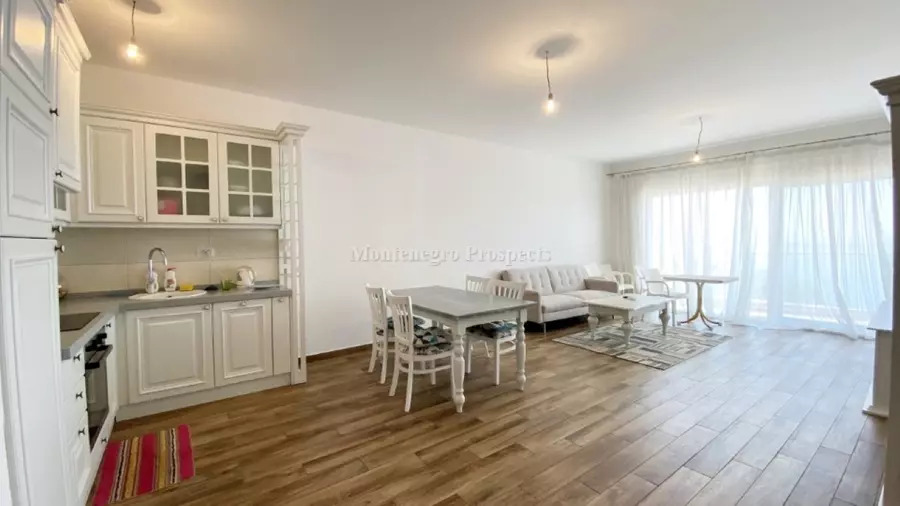 Kvartira na pervoy linii morya dve spalni dobra voda 10267 5