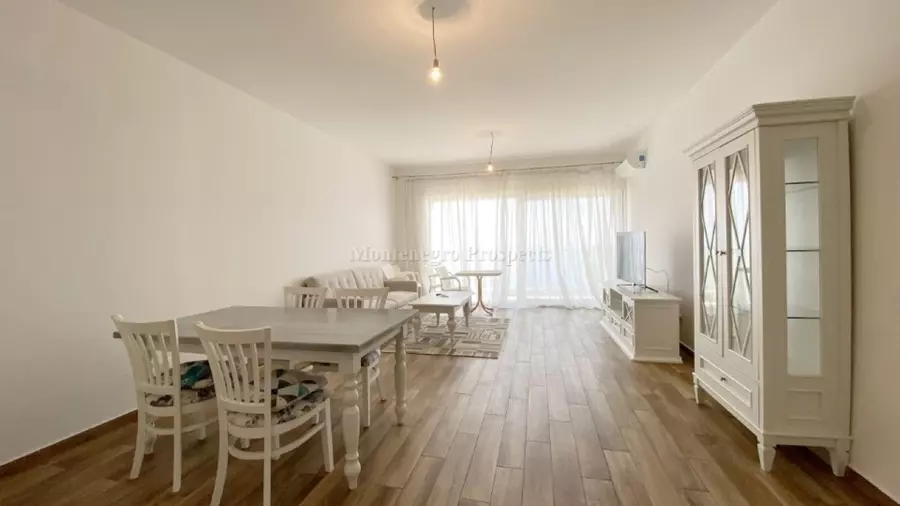 Kvartira na pervoy linii morya dve spalni dobra voda 10267 6
