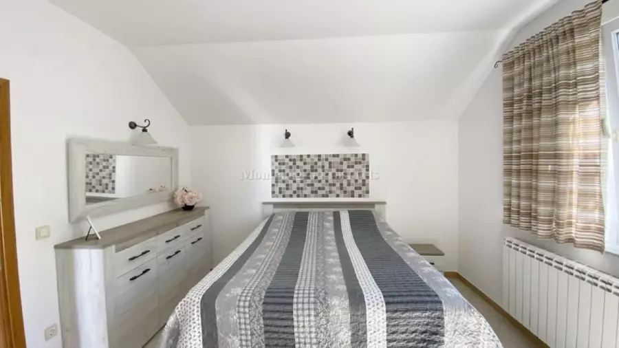 Prodaje se porodicna kuca 6475 14