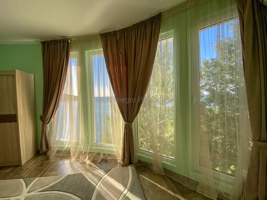 Villa na prodaju prva linija 10221 12