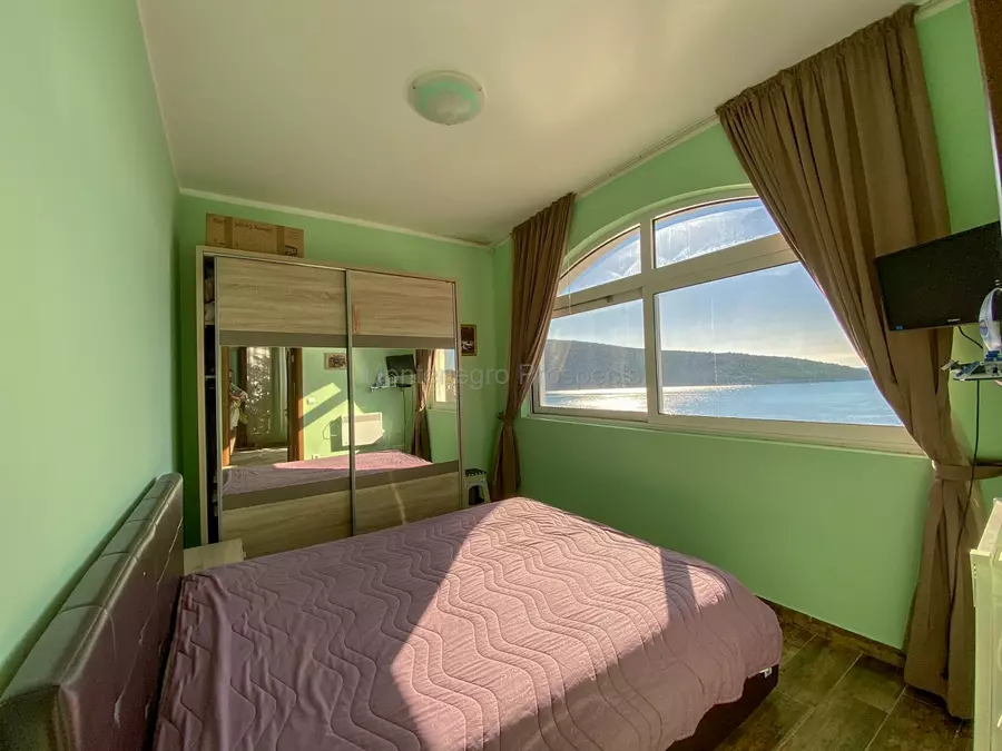 Villa na prodaju prva linija 10221 13