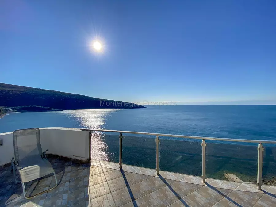Villa na prodaju prva linija 10221 17