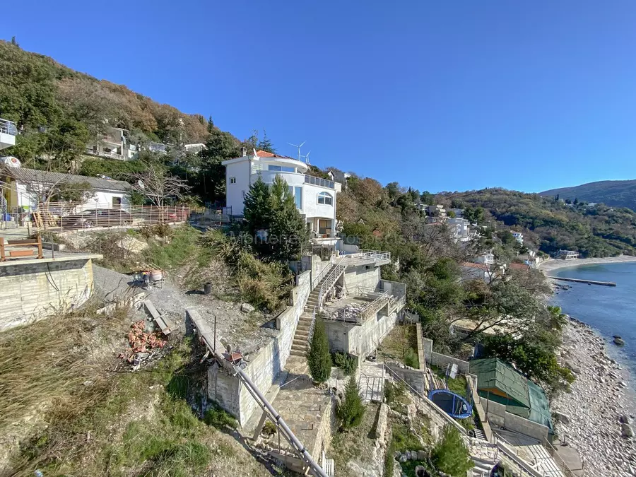 Villa na prodaju prva linija 10221 22