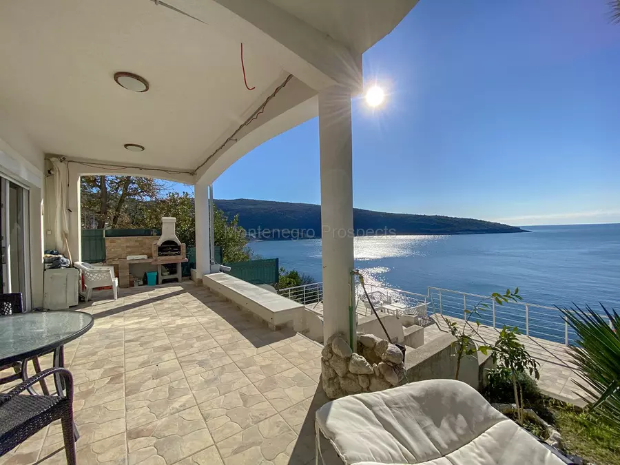 Villa na prodaju prva linija 10221 8