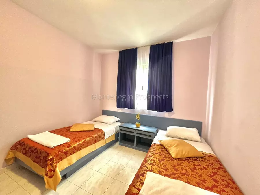 Otel s basseynom v centre budvy 12353 1 1067x800