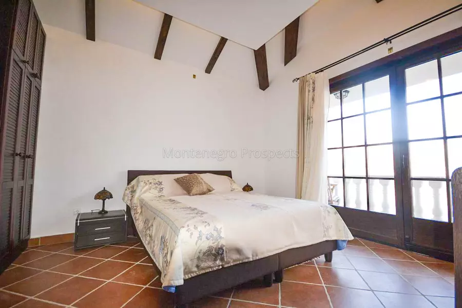 Spacious villa for sale 1 of 1 10