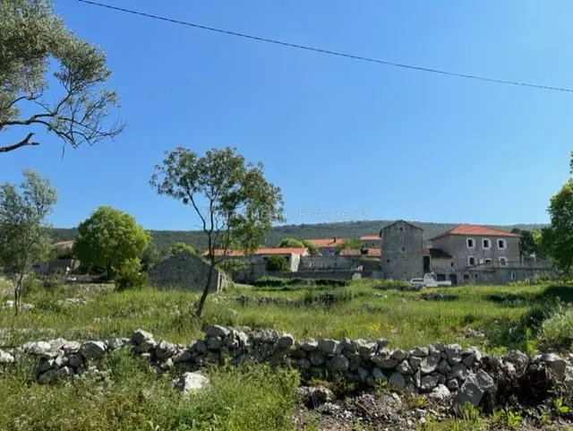 14073 mrkovi stone house 1