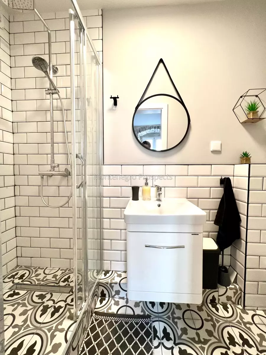 Recently renovated one bedroom apartment in the old town of kotor 13492 22.jpg