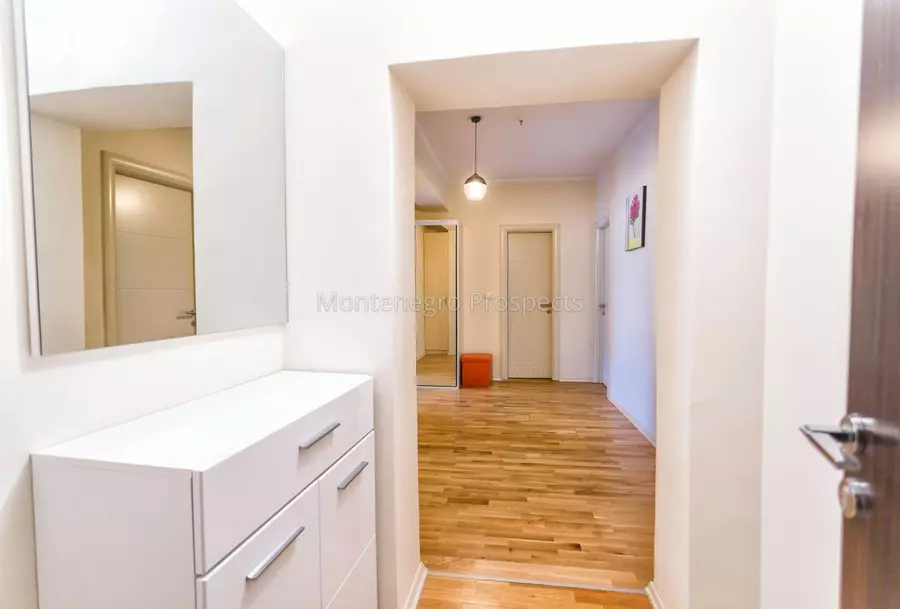 Sovremenaja prostornaja kvartira 12496 7 1183x800