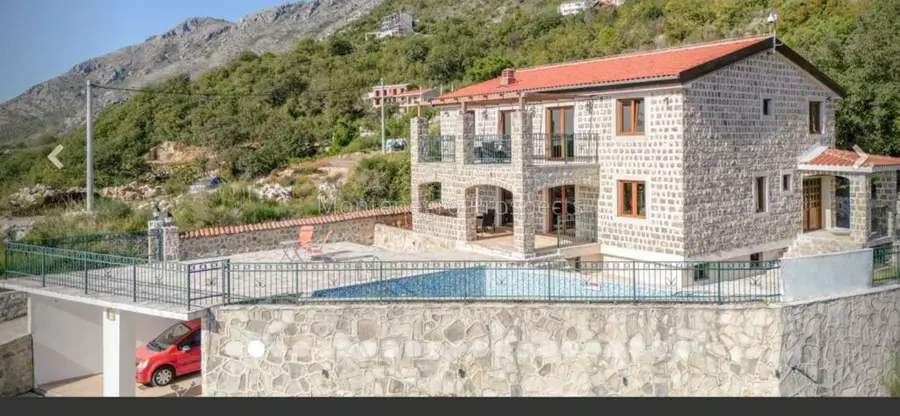 Vila na prodaju sa pogledom na more 8196 24