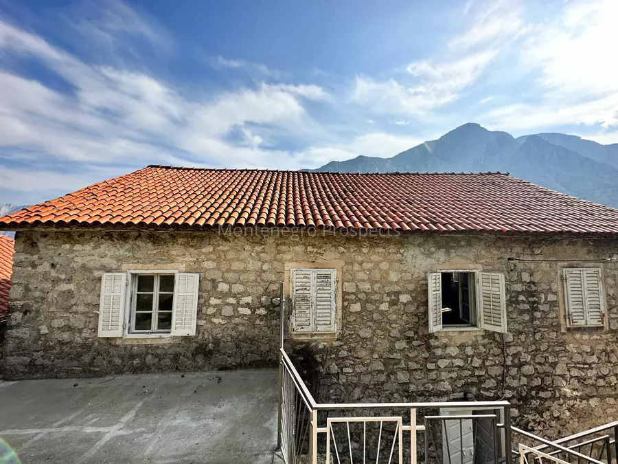 Stone house waterfront 13704 13