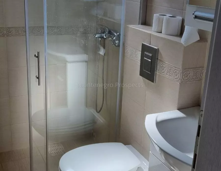 Kvartira s tremja spalnjami i vidom na more petrovac 12608 5 1038x800