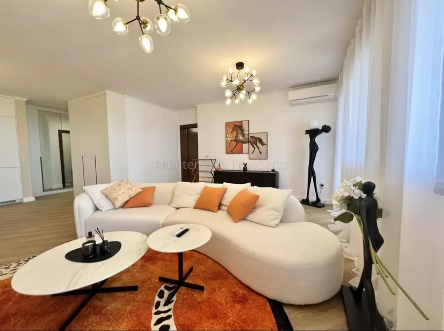 12713 lux becici 10 1071x800