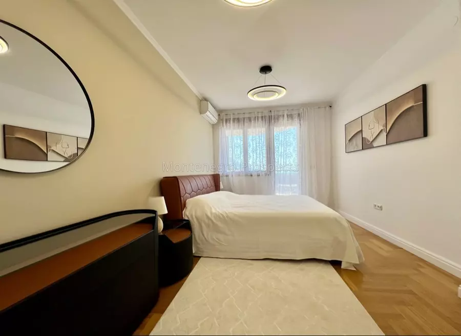 12713 lux becici 18 1096x800