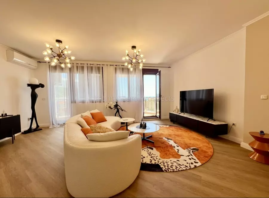 12713 lux becici 2 1085x800
