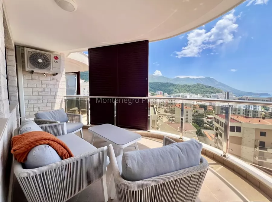 12713 lux becici 5 1073x800