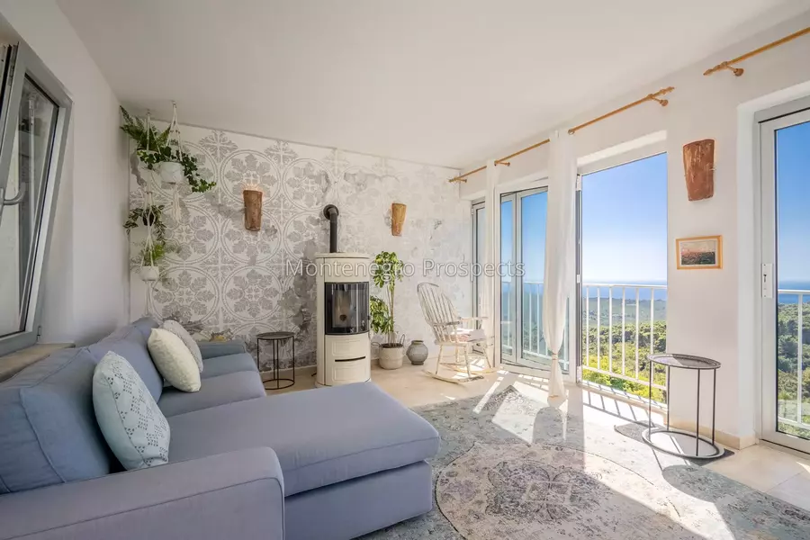 14168 lustica vila for sale 19.jpg