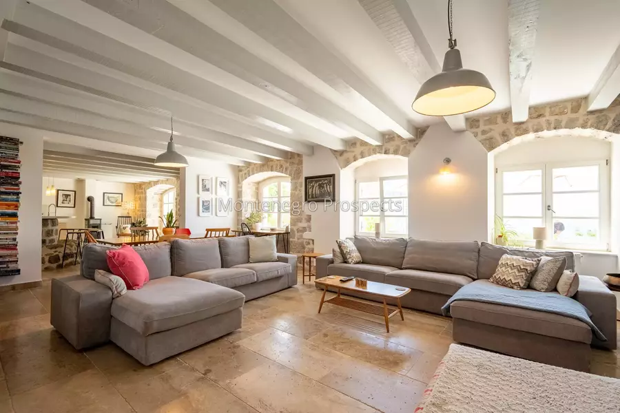 14168 lustica vila for sale 97.jpg