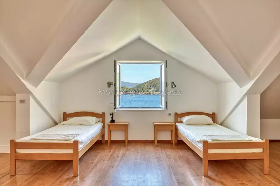 Stone villa on the first line to the sea in lepetani tivat 13822 2.jpg