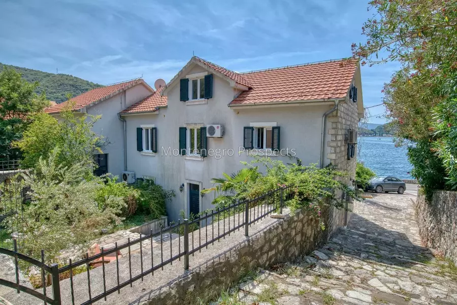 Stone villa on the first line to the sea in lepetani tivat 13822 74.jpg