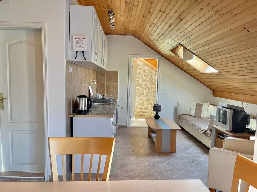 14184 risan stone house 19