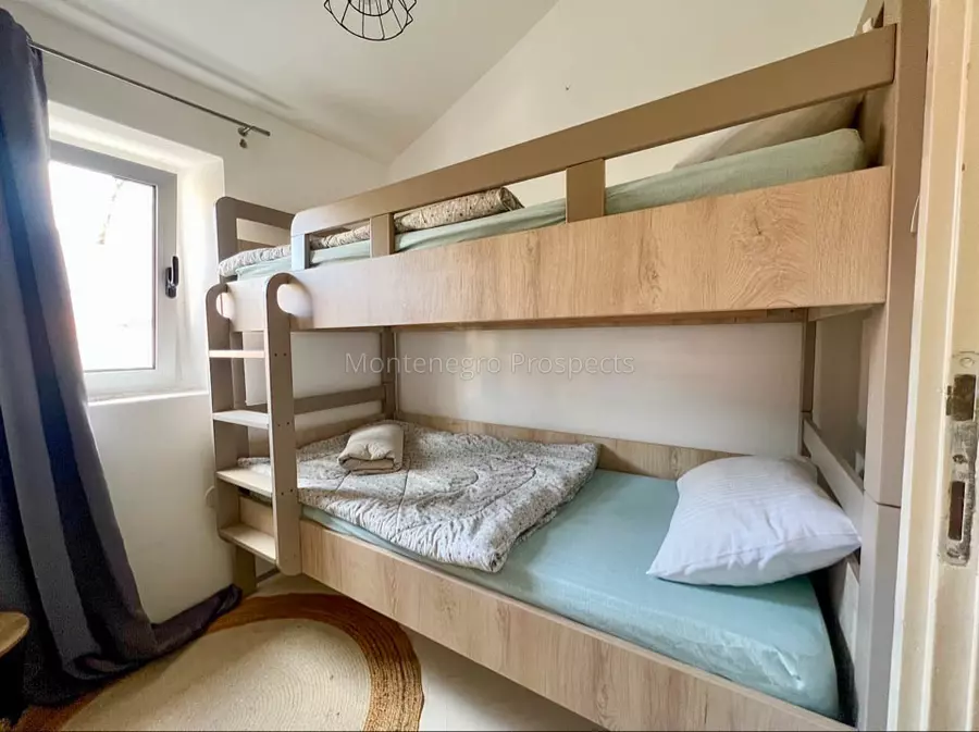 12749 budva old town 8