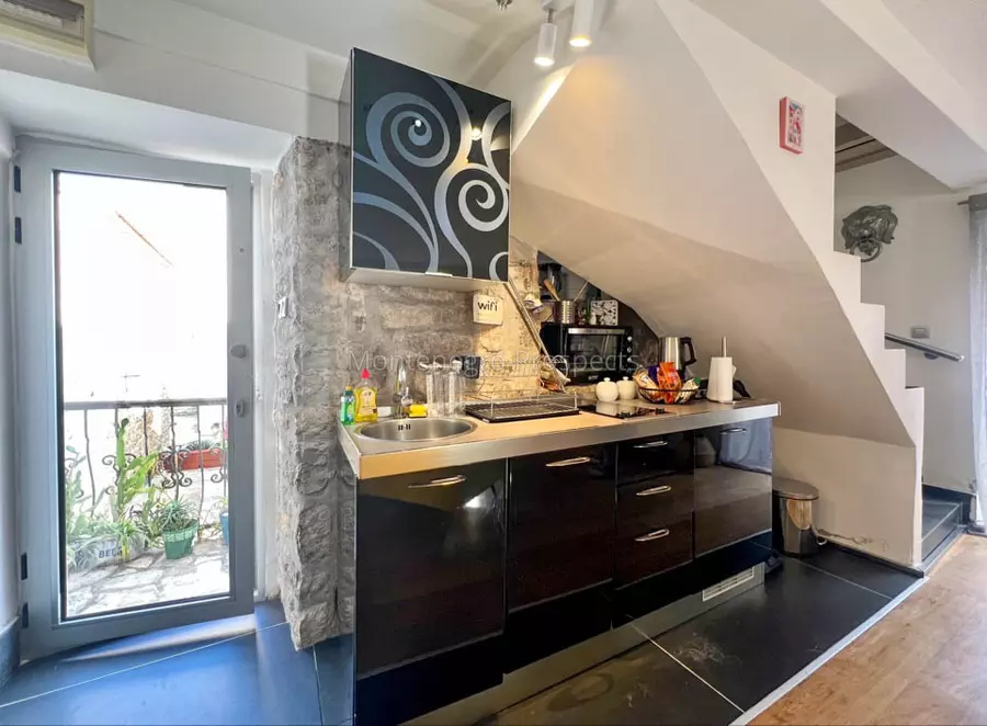 12749 budva old town 9