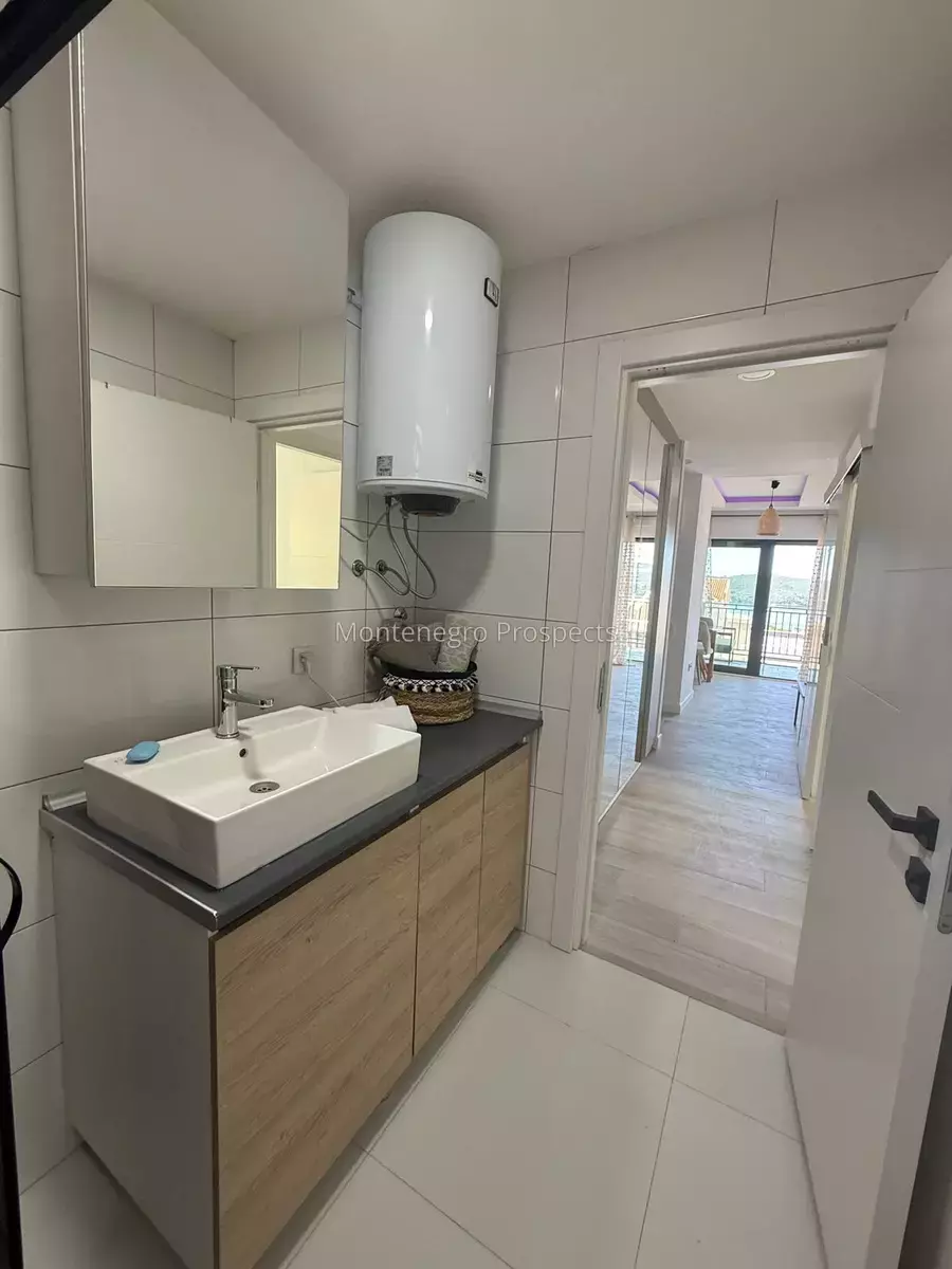 Modern three bedroom apartment with panoramic sea views tivat 13659 5.jpg