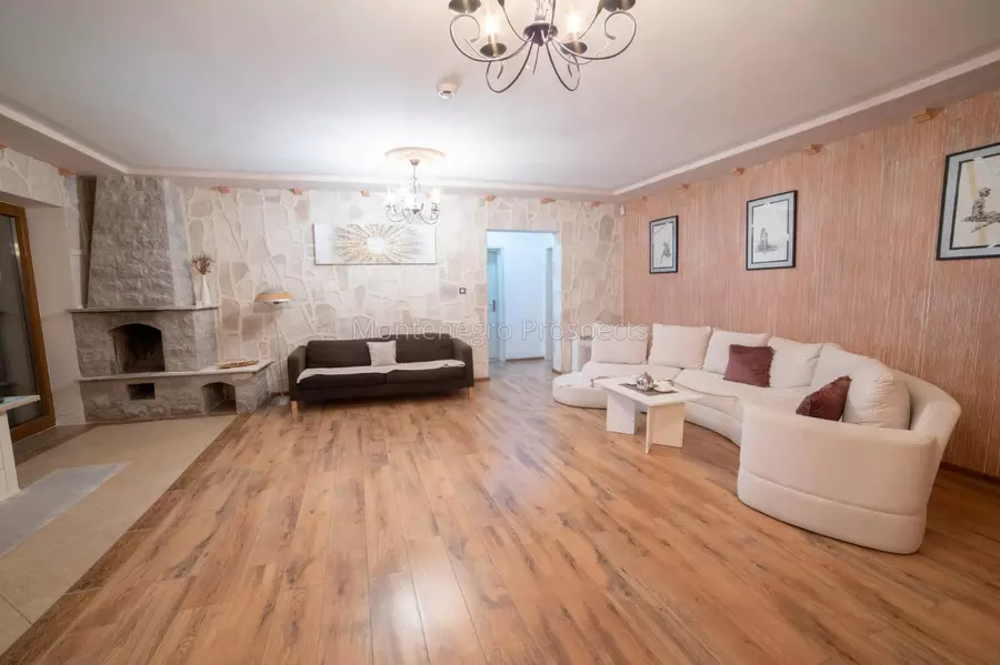 8196 vila petrovac 79